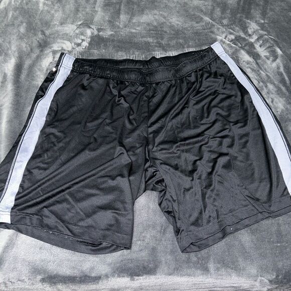 Men’s 3xb tech gear athletic shorts-see all photos/ 2 small pulls in fabric - Picture 1 of 3